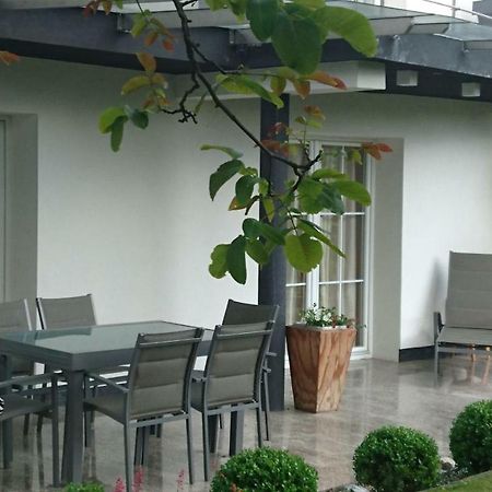 Angel'S Nest Apartment Komenda Extérieur photo