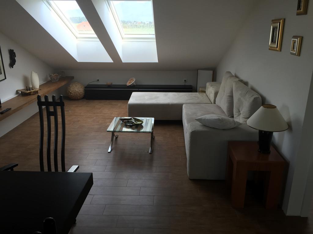 Angel'S Nest Apartment Komenda Extérieur photo