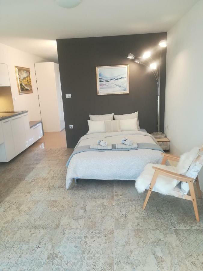 Angel'S Nest Apartment Komenda Extérieur photo
